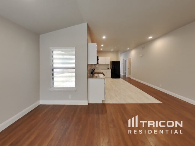 Building Photo - 8755 Ridge Moon Dr
