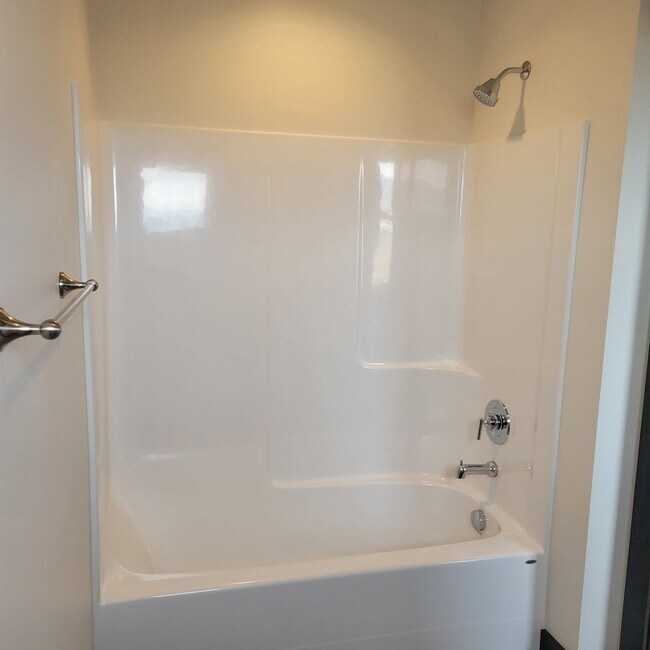 Building Photo - Brand New 3 Bed 2.5 Bath with double attac...