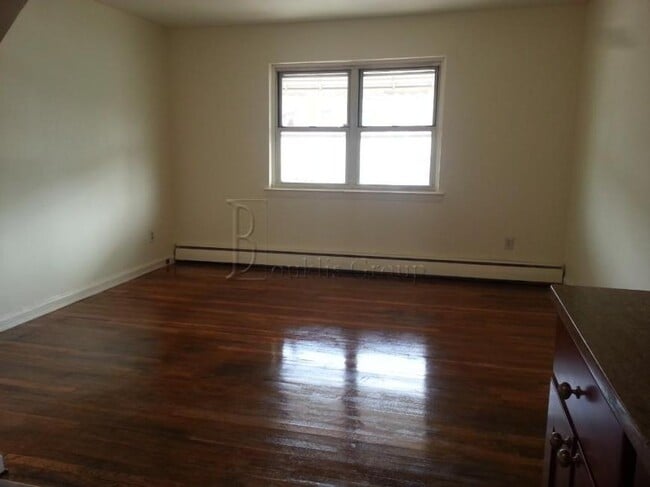 Building Photo - 1 bedroom in BRONX NY 10465