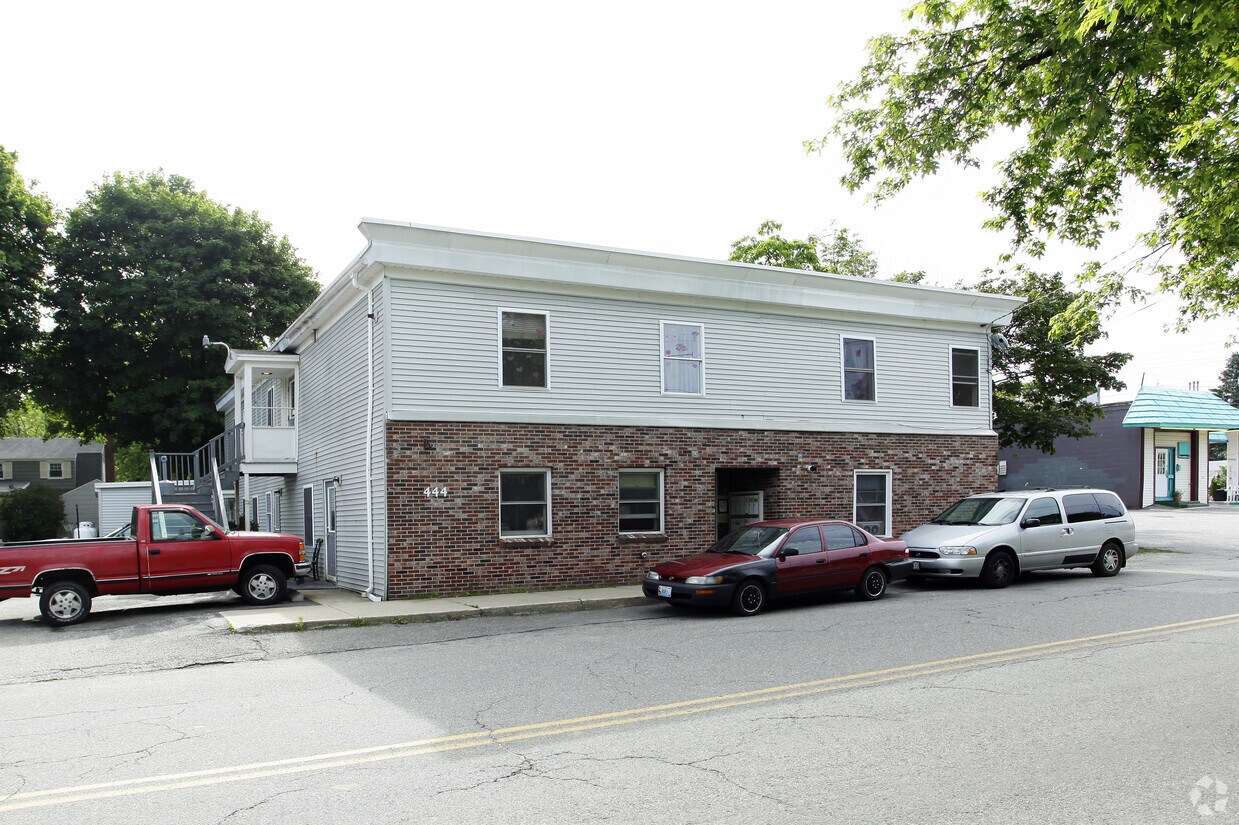 Building Photo - 444 Sawyer St