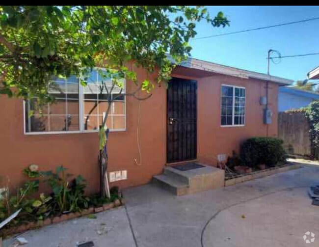Building Photo - 3530 E 61st St