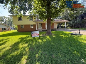 Building Photo - 11 Algonkin Pl