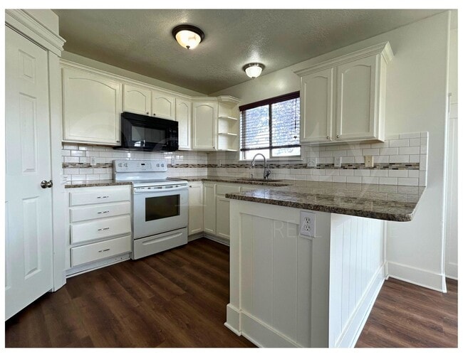 Building Photo - 8045 N Plum Creek Dr
