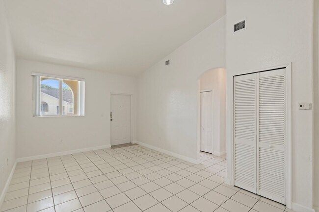 Building Photo - 2-bath condo on the 2nd floor with a newly...