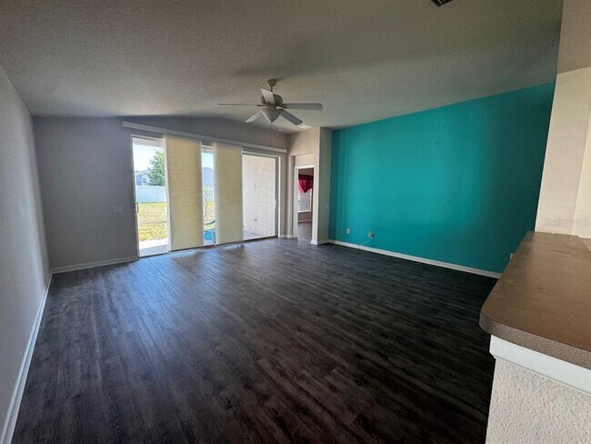 Foto del edificio - 495 Painted Leaf Dr