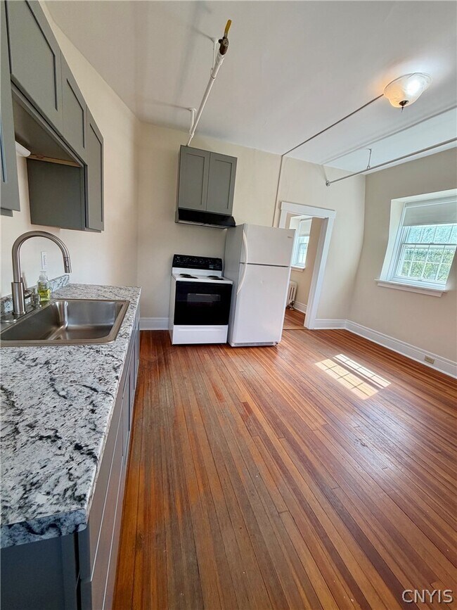 Foto del edificio - 170 Kenwood Ave