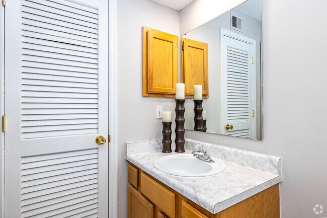 El Loft con vista al lago - Segundo baño - Hunter's Pointe Apartments