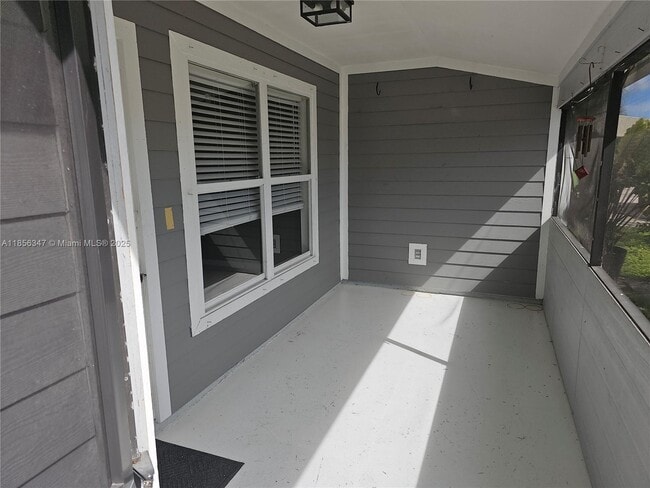 Building Photo - 9079 SE Hobe Ridge Ave