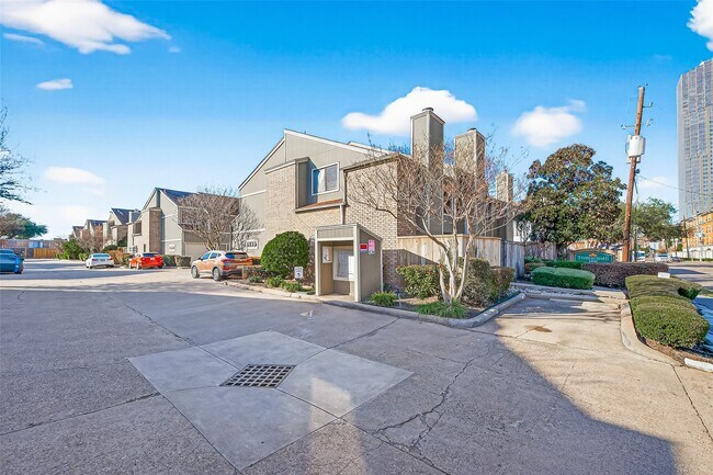 Building Photo - 1920 Augusta Dr