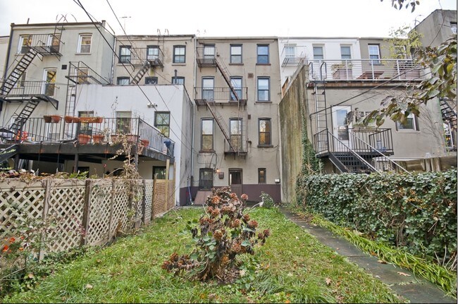 Building Photo - 42 Tompkins Pl