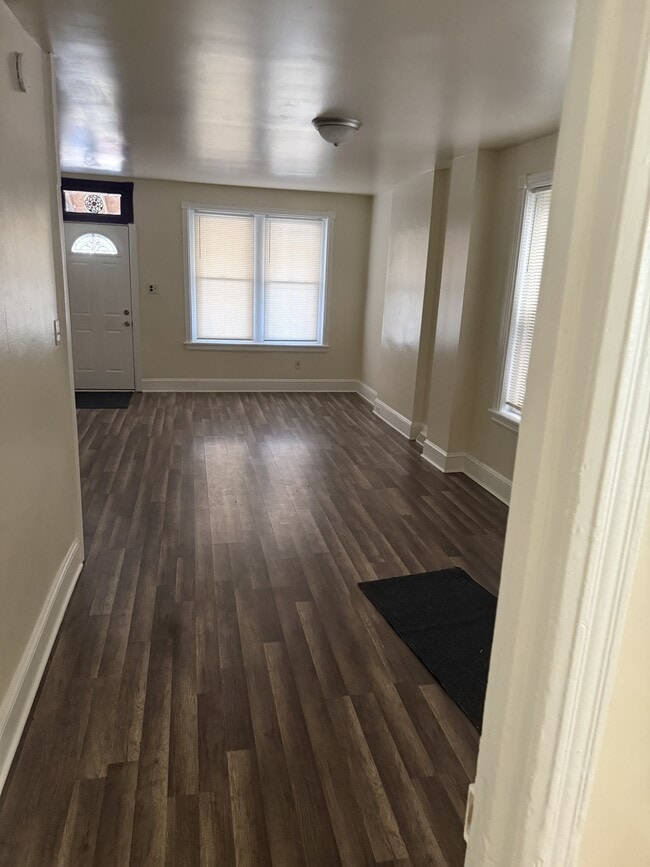 Foto del edificio - 187 E 18th St