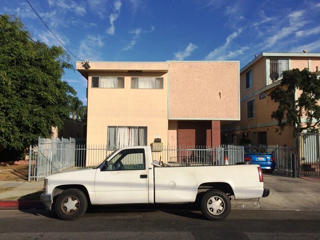 Foto del edificio - 12906 Doty Ave
