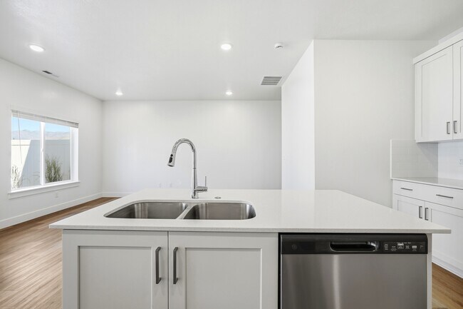 Foto del edificio - 613 W 550 N