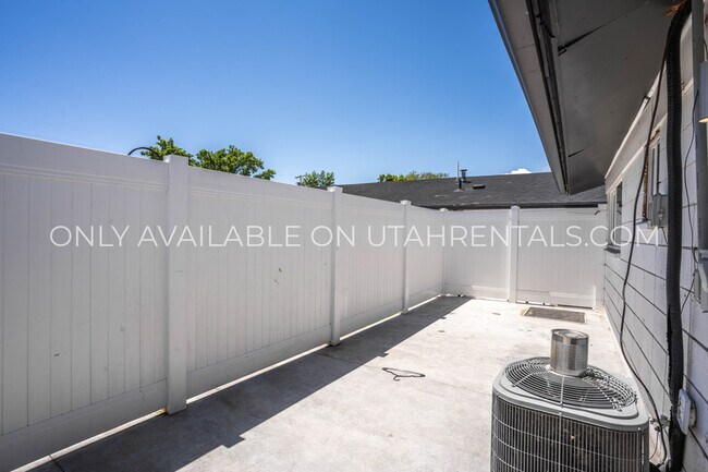 Building Photo - 425 S 600 W