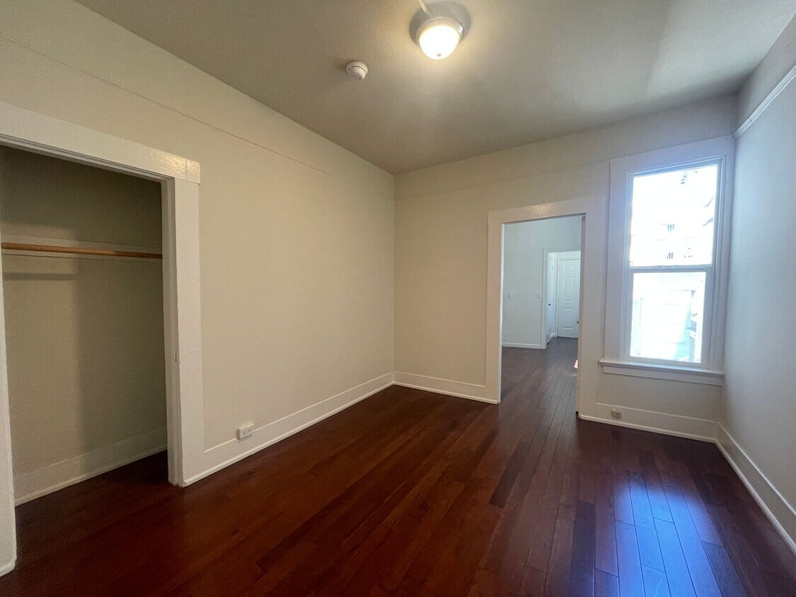 Foto principal - One Bedroom Available Now!