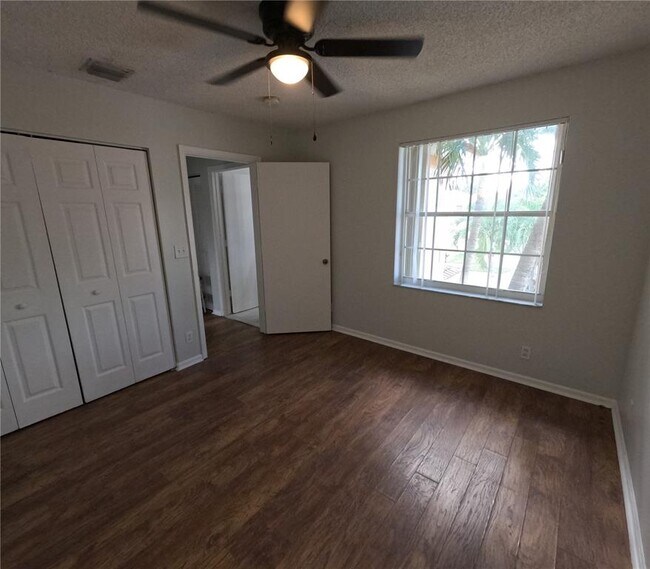 Foto del edificio - 16235 SW 26th St