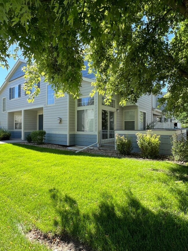 Charming 2 Bed/1.5 Townhome in Fabulous Longmont Location! - Charming 2 Bed/1.5 Townhome in Fabulous Longmont Location!