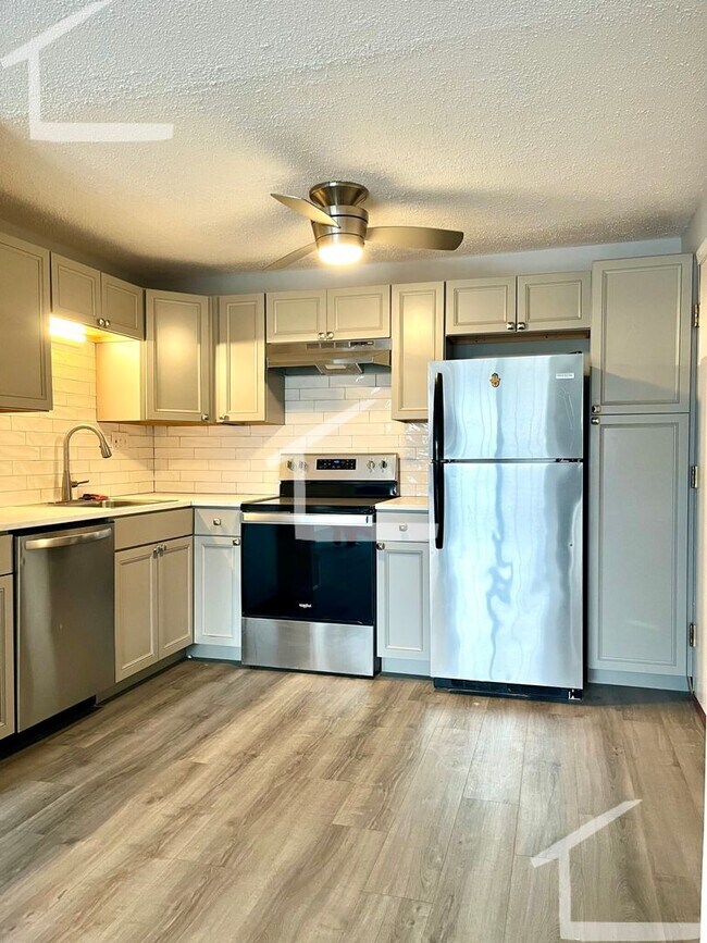 Foto del edificio - Brand new renovated 2 bed in Newton with parking.