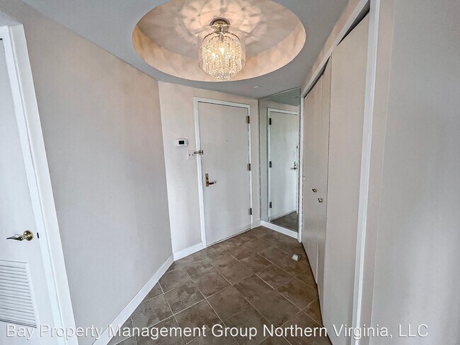 Building Photo - 3 br, 3 bath House - 1200 Crystal Dr #613