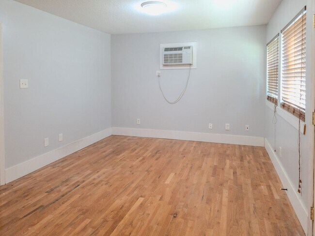 Foto del edificio - 2359 E 5th Ave