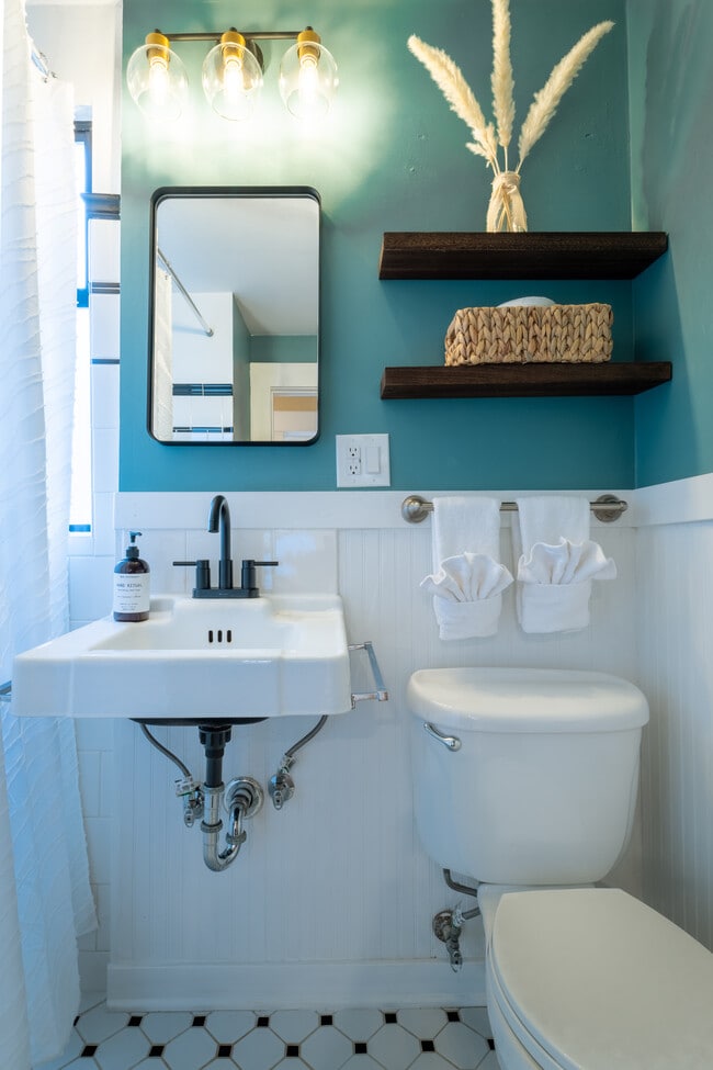 Bathroom featuring bathtub with removable shower head. - 1519 32nd Ave