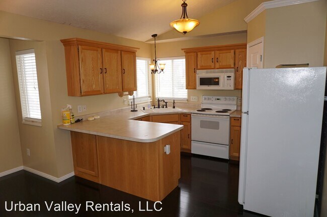 Building Photo - 5 br, 2.5 bath House - 326 W. 13165 S.