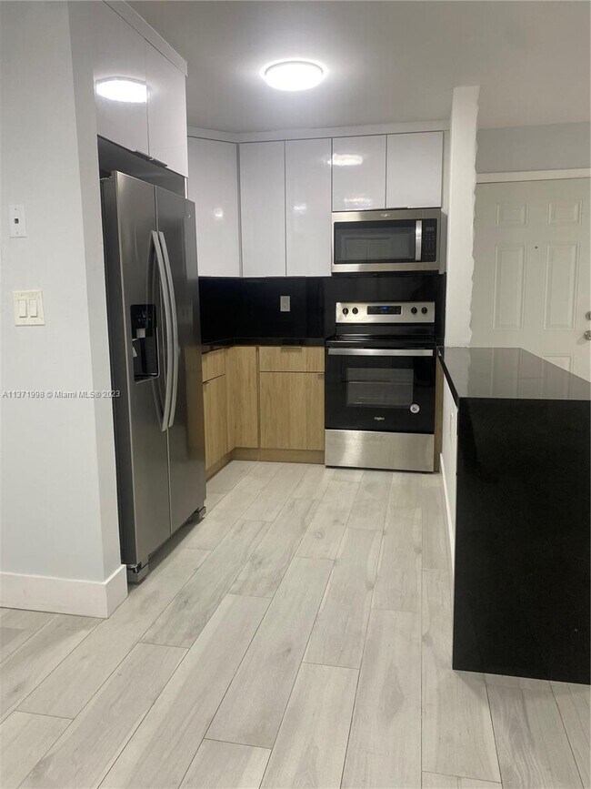Foto del edificio - 7140 NW 179th St