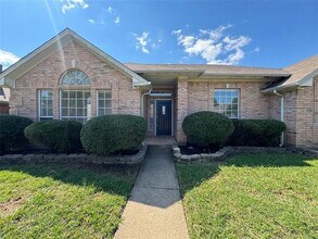 Building Photo - 805 Teakwood Dr
