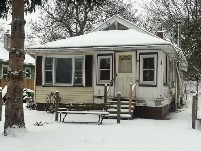 exterior - 321 Glen Rd