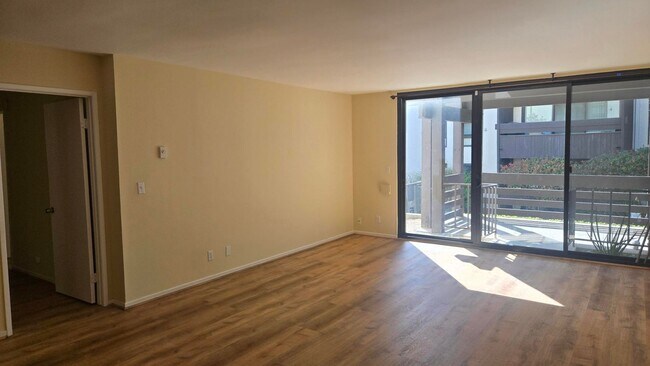 Building Photo - 3 Bedroom Apartment near to LMU, minutes t...