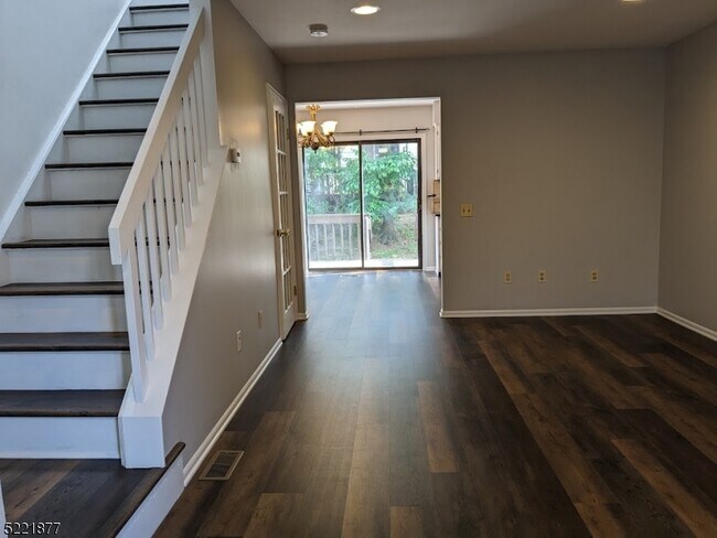 Foto del edificio - 604 Almond Ct