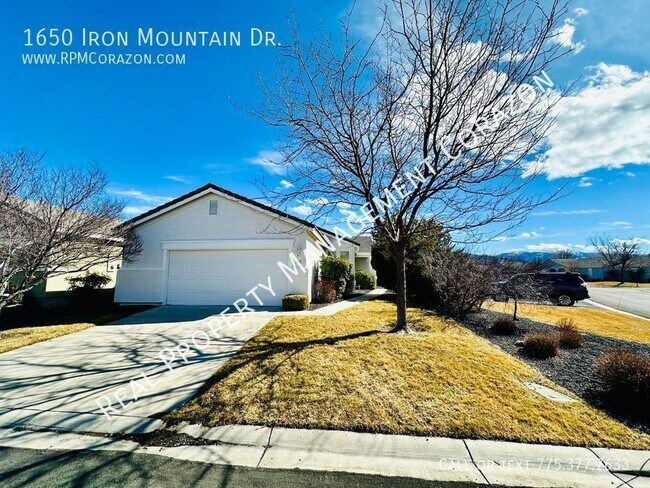 Building Photo - 3 bed 2 bath 2 car garage in gated south R...