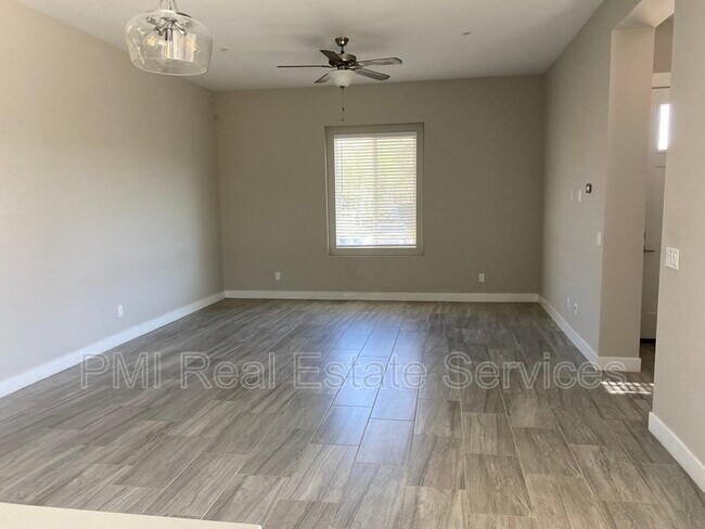Foto del edificio - 21065 W Elm Way Ct