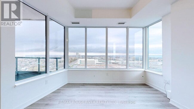 Building Photo - 1480-1480 Bayly St