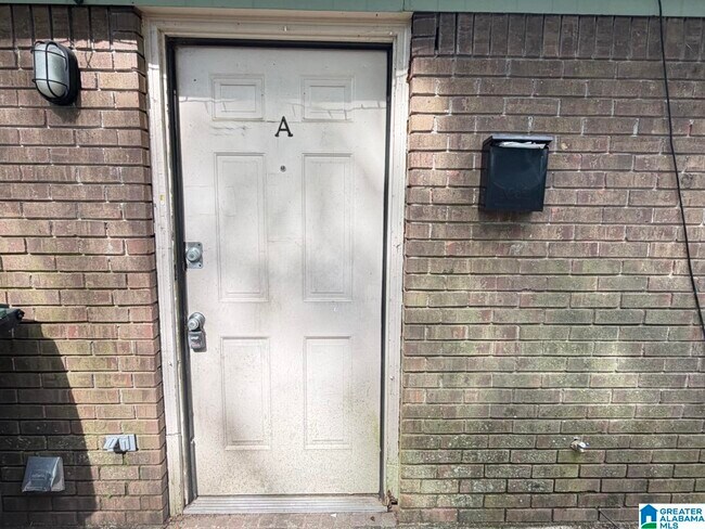 Foto del edificio - 8144 Rugby Ave