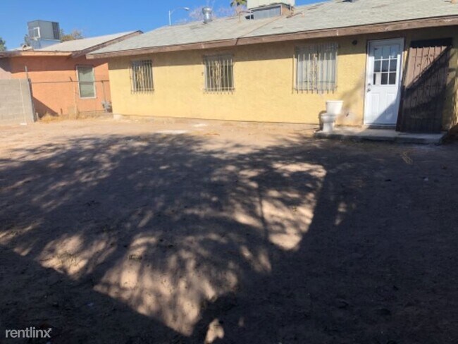 Building Photo - 3 br, 2 bath House - 2109 n Kenneth rd