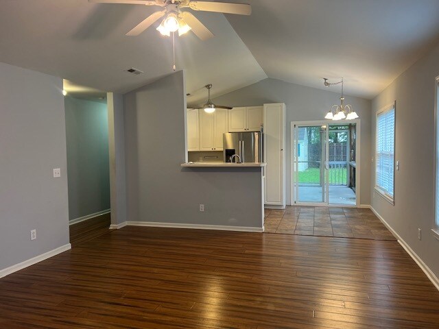 Building Photo - 132 Holly Tree Ln