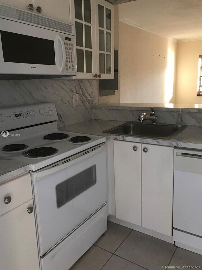 Foto del edificio - 6125 SW 63rd St