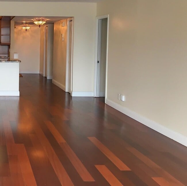 Building Photo - 3091 N Course Dr
