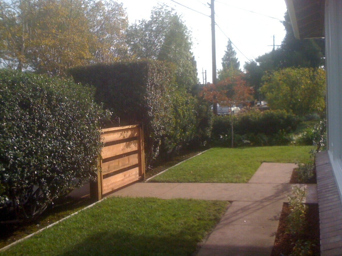 Foto principal - 985 University Dr