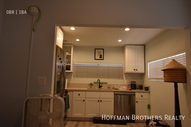 Foto del edificio - 2360 W Washington Blvd