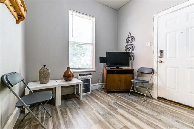 Foto del edificio - Updated 2-Bedroom Duplex in Bishop Arts – ...