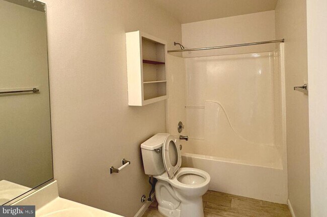 Foto del edificio - 110 Brookland Ct