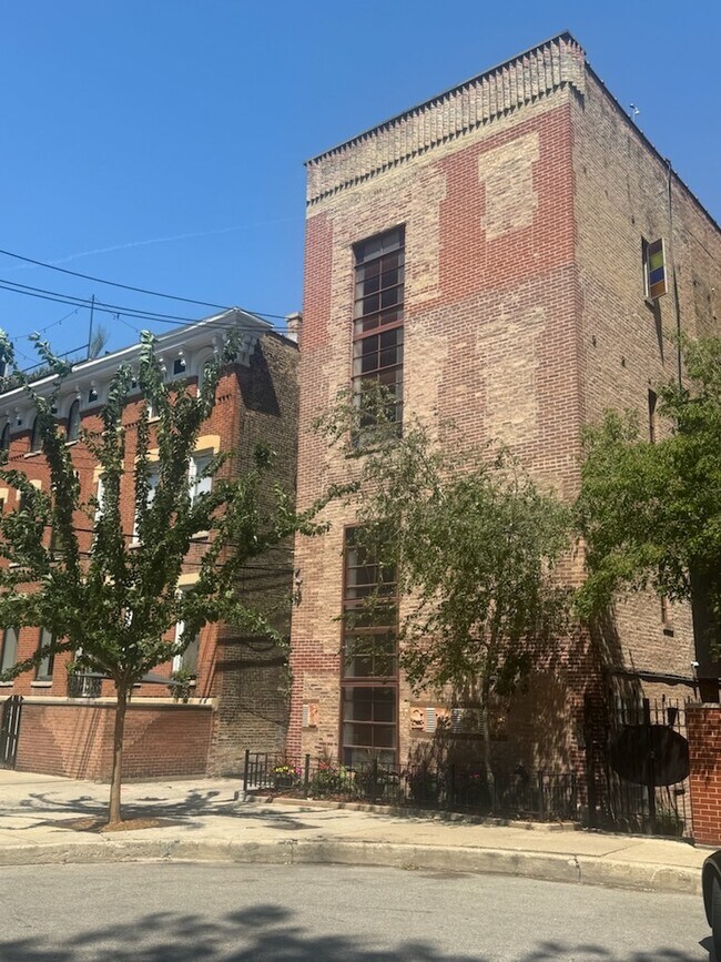 Building Photo - 160 W Burton Pl