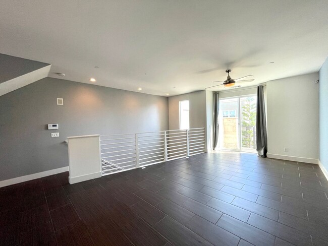 Building Photo - Large 3B/3BA located in the Origen communi...