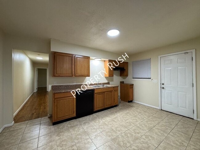 Foto del edificio - 1017 N Larchmont Dr