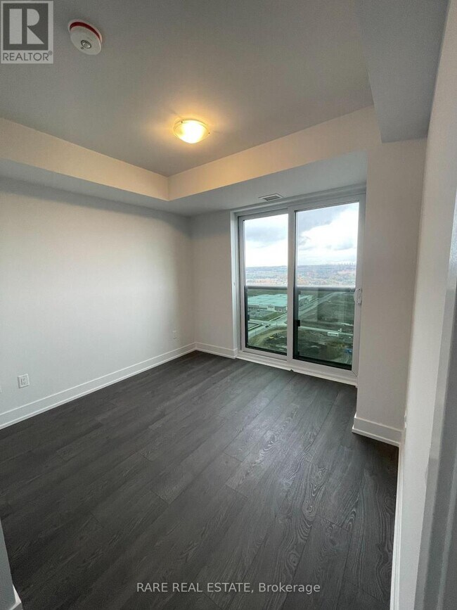 Photo du bâtiment - 2550-2550 Simcoe St N