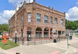 Building Photo - 304 E Bridge St