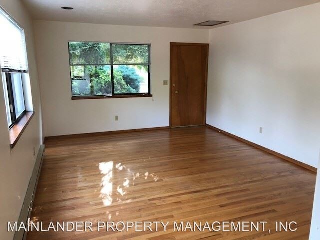Building Photo - 8707-8737 SW Terwilliger Blvd