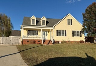 Building Photo - 3704 Warwick Pl